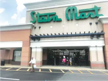  ?? PHOTO BY DAVE FLESSNER ?? The Stein Mart store in Hamilton Village on Gunbarrel Road is one of 280 stores that may soon close after the retailer filed for bankruptcy Wednesday.