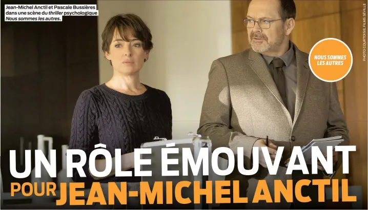  ??  ?? Jean-Michel Anctil et Pascale Bussières dans une scène du thriller psychologi­que Nous sommes les autres.