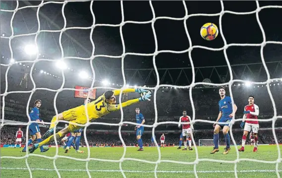  ?? FOTO: GETTY ?? Héctor Bellerín, del Arsenal, igualó el partido con un zapatazo y pudo remediar su error en el penalti que supuso el 1-1, obra de Eden Hazard