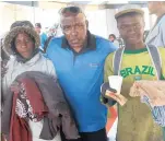  ??  ?? Concerned Tshwane Liquor Traders Associatio­n president Oupa Mthombeni with Thapelo Sehlapelo and Boitumelo Rankapole.