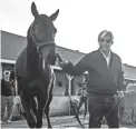  ?? PAT MCDONOGH/LOUISVILLE COURIER JOURNAL ?? Trainer Bob Baffert leads Medina Spirit back to his stall May 2 at Churchill Downs.