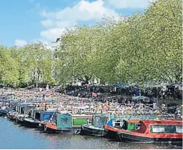  ?? PHOTOS:IWA ?? Decorated boats lined up at Little Venice for the Canalway Cavalcade.