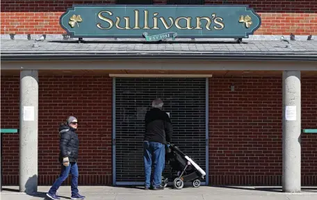  ?? ANGELA ROWLINGS / HERALD STAFF ?? TEST RUN: Sullivan’s is one of the South Boston businesses closed on Sunday.