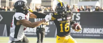  ?? PETER POWER/THE CANADIAN PRESS ?? Hamilton Tiger-cats wide receiver Brandon Banks, right, won the Most Outstandin­g Player award, scoring 13 touchdowns and racking up 1,550 receiving yards this season.
