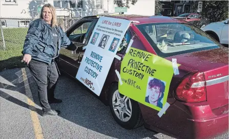  ?? FRED THORNHILL THE CANADIAN PRESS ?? Linda Beaudoin of Mississaug­a travelled to Napanee courthouse where convicted murderer Paul Bernardo made an appearance Friday.