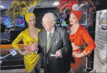  ?? John Katsilomet­es Las Vegas Review-journal@johnnykats ?? Oscar Goodman and ever-present showgirls Brooke Opheim, left, and Porsha Revesz at Westgate’s Superbook.