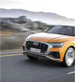  ??  ?? Der Audi Q8 rollt im Sommer mit der neuen, aggressive­ren Q-Front