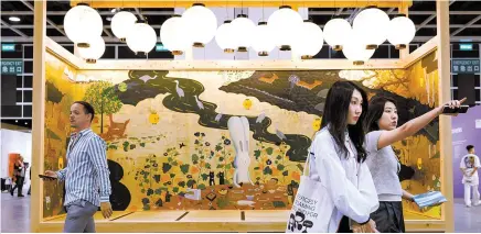  ?? Reuters-Yonhap ?? An installati­on titled “Ukiyo-e” by Atsushi Kaga is displayed at Art Basel in Hong Kong, March 26.