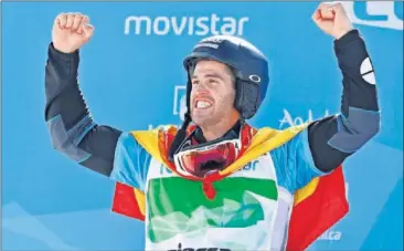  ??  ?? SUBCAMPEÓN MUNDIAL. Lucas Eguibar, el pasado año en el podio de Sierra Nevada.