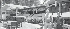  ??  ?? Crawfield (left) and Usat standing in front of the Beachcombe­r restaurant which faces the South China Sea.