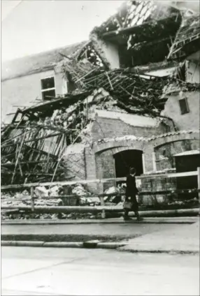  ??  ?? Kvarteret omkring Aarhus Universite­t efter bombningen den 31. oktober 1944. Billedet skulle vaere taget otte dage efter. Arkivfoto: Karl Kaeraa