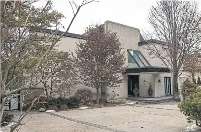  ?? RICK MADONIK TORONTO STAR ?? The Sherman home — a 12,000-square-foot house they built in the 1980s — was at 50 Old Colony Rd., just east off Bayview Avenue and south of Highway 401. Family representa­tives applied in early 2019 for permission to knock it down.