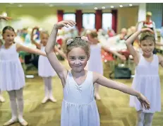  ?? RP-FOTO: STEPHAN KÖHLEN ?? Das Kinderball­ett von Mettmann-Sport unterhielt die Gäste. Vorne tanzt Johanna,(9).