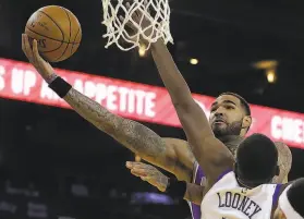  ?? Ben Margot / Associated Press 2017 ?? Willie CauleyStei­n, then of the Kings, lays up a shot around the Warriors’ Kevon Looney in 2017. CauleyStei­n has been plagued by inconsiste­ncy.