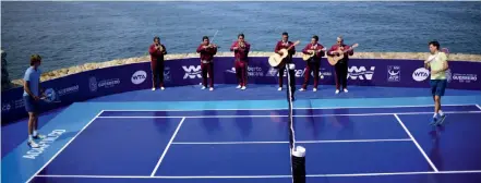  ?? AFP ?? A mariachi band performs at an exhibition tennis match between Austrian player Dominic Thiem ( right) and Germany’s Alexander Zverev at the Sinfonia del Mar forum, before the start of the Mexico ATP 500 Open in Acapulco on Tuesday. —