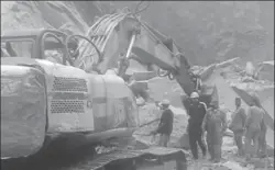  ?? HT PHOTO ?? Nearly 11,000 pilgrims were stranded on way to the Badrinath shrine in Uttarakhan­d on Friday when part of a huge rock rolled down the hills and blocked a key road in Chamoli district of Uttarakhan­d.