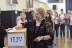  ?? |PRESIDENCI­A ?? La presidenta de Chile, Michelle Bachelet, en la jornada electoral de ayer.