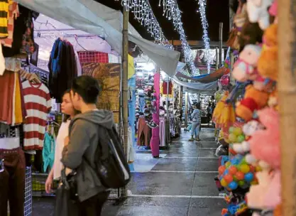  ??  ?? The bazaar is arranged in neat rows for shoppers’ convenienc­e.