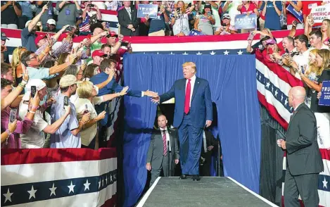  ?? AP ?? Donald Trump a su llegada al Williams Arena de la ciudad de Greenville, en Carolina del Norte, donde inició la campaña para la reelección