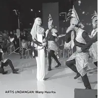  ??  ?? ARTIS UNDANGAN: Wany Hasrita.