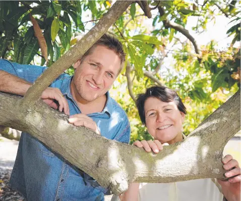  ?? Picture: ALIX SWEENEY ?? Chef Curtis Stone and Marie Piccone, managing director at Manbulloo Mangoes, which is sending mangoes to the US