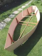  ??  ?? Bending the side panels around the frames creates the boatÕs shape