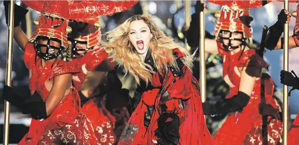  ?? Foto: Tomáš Krist, MAFRA ?? Madonna v Česku Zpěvačka přivezla svoje turné k desce Rebel Heart také do Prahy. V O2 areně vystoupila 7. listopadu 2015.