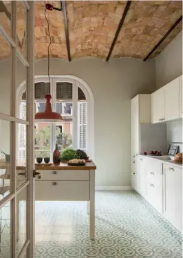  ??  ?? THIS PAGEHydrau­lic tiles in a bold geometric print bring the culinary space to life; the kitchen island creates a casual dining spot for the homeowners who are avid cooks