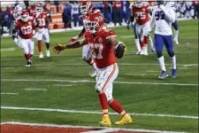  ?? REED HOFFMANN — THE ASSOCIATED PRESS ?? Kansas City Chiefs tight end Travis Kelce celebrates after catching a 5-yard touchdown pass during the second half of the AFC championsh­ip game.