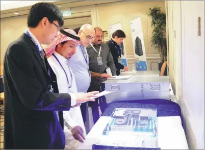  ?? Photos provided to china Daily ?? A representa­tive of the Saudi Arabia branch of Shandong-based IT giant Inspur introduces the company’s products to Saudi Arabian customers during the Inspur Customer Day in February 2016.