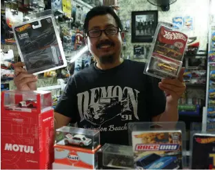  ?? — Bernama photo ?? Mohd Khairillah shows his Hot Wheels’ Model 55 Chevy Gasser from his collection.