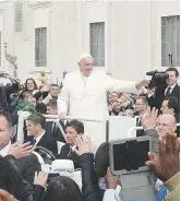  ?? Archives ?? Le pape François parle de l’Église qui pourrait émerger de la situation actuelle et presse les dirigeants ainsi que les citoyens à ne pas mettre de côté les pauvres.