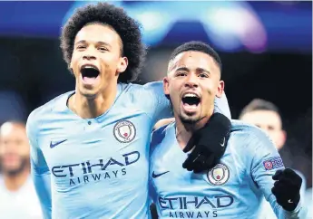  ??  ?? FIGURAS. Leroy Sané y Gabriel Jesús serían dos de los jugadores reconocido­s que estarían desde el arranque en el partido de hoy.