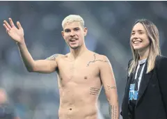  ?? REUTERS ?? Newcastle’s Bruno Guimaraes celebrates with girlfriend Ana Lidia Martins after the match against Arsenal on Monday.