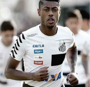  ?? Ivan Storti - 30.set.17/SantosFC/Divulgação ?? Bruno Henrique, atacante santista com seis gols no Brasileiro, volta ao time do técnico Levir Culpi após ter se recuperado de dores na panturrilh­a esquerda