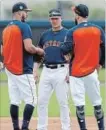  ?? KAREN WARREN HOUSTON CHRONICLE ?? Houston manager A.J. Hinch, centre, chats with Carlos Correa, left, and Marwin Gonzalez at spring training in West Palm Beach, Fla. , on Tuesday.