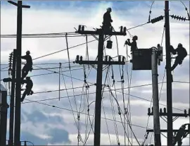  ?? Casey Christi Bakersfiel­d California­n ?? PG&E says Northern California residents in 25 counties could again be left without power starting Wednesday. Above, PG&E employees work on power lines.