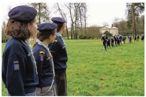  ??  ?? Hiver comme été, les enfants sortent, dans la nature, encadrés par des jeunes chefs ou cheftaines bénévoles.