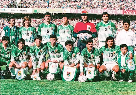 ?? HISTORIA DEL FúTBOL BOLIVIANO ?? El equipo nacional que clasificó a EEUU 1994 y segundo mejor elenco en las eliminator­ias.
