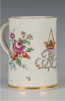  ?? ?? A Worcester armorial porcelain tankard, circa 1765, finely painted in the workshops of James Giles © Toovey’s 2021