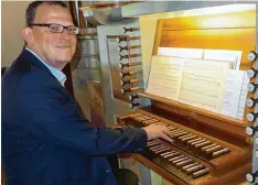  ?? Foto: Gernot Walter ?? Der Saarbrücke­r Professor Jörg Abbing imponierte in der Klosterkir­che auf der von ihm hoch gelobten Sandtner Orgel mit virtuosem, durchgeist­igtem Spiel. Dafür gab es am Ende viel Applaus.