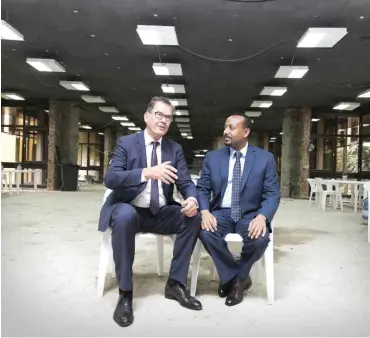 ?? Foto: dpa/Ute Grabowsky ?? Allerbeste Freunde: Bundesentw­icklungsmi­nister Gerd Müller und Äthiopiens Premier Abiy Ahmed.