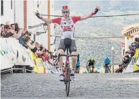  ?? FOTO: EFE ?? El del Lotto Soudal celebra la victoria en la etapa inaugural de la ronda andaluza