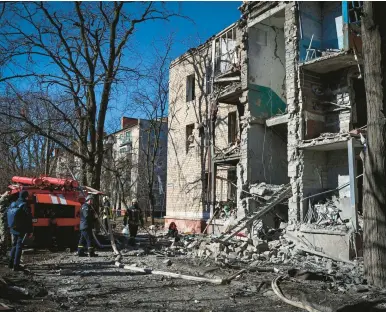  ?? ROMAN CHOP/AP ?? Ukrainian Emergency Service rescuers work on a building damaged by shelling in Kramatorsk in Ukraine’s Donetsk region on March 14.