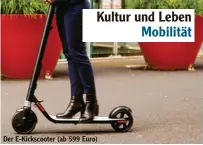  ??  ?? Der E-Kickscoote­r (ab 599 Euro)