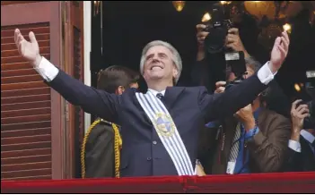  ?? ASSOCIATED PRESS FILES ?? Then-Uruguay President Tabare Vázquez opens his arms to supporters from the balcony of the Government Palace in Montevideo, Uruguay, in 2005. The former president died in Montevideo early Sunday at age 80.