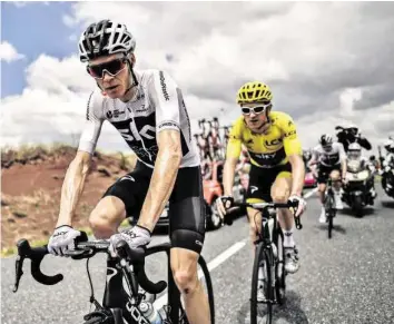  ?? AFP ?? Kameraden und Konkurrent­en: Die beiden Sky-Leader Chris Froome und Geraint Thomas in Gelb.