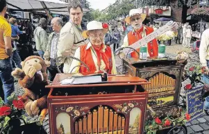  ?? FOTO: BJUN ?? Die „Viersener Note“ist ein Stadtfest mit besonderem Charme. Neben viel Musik gibt es in der gesamten Innenstadt viele weitere Anbote für einen kurzweilig­en Sonntagnac­hmittag.