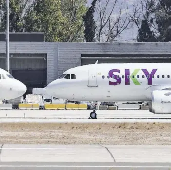  ?? FOTO: AFP ?? En junio Sky reativó sus operacione­s luego de suspender sus vuelos por la pandemia.
Sky
La compañía fue fundada por Jürgen Paulmann en 2001.