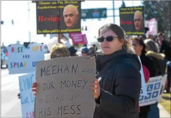  ?? PETE BANNAN — DIGITAL FIRST MEDIA ?? Meredith Hegg of Clifton Heights holds up her sign in front of Congressma­n Pat Meehan’s Springfiel­d office Thursday.